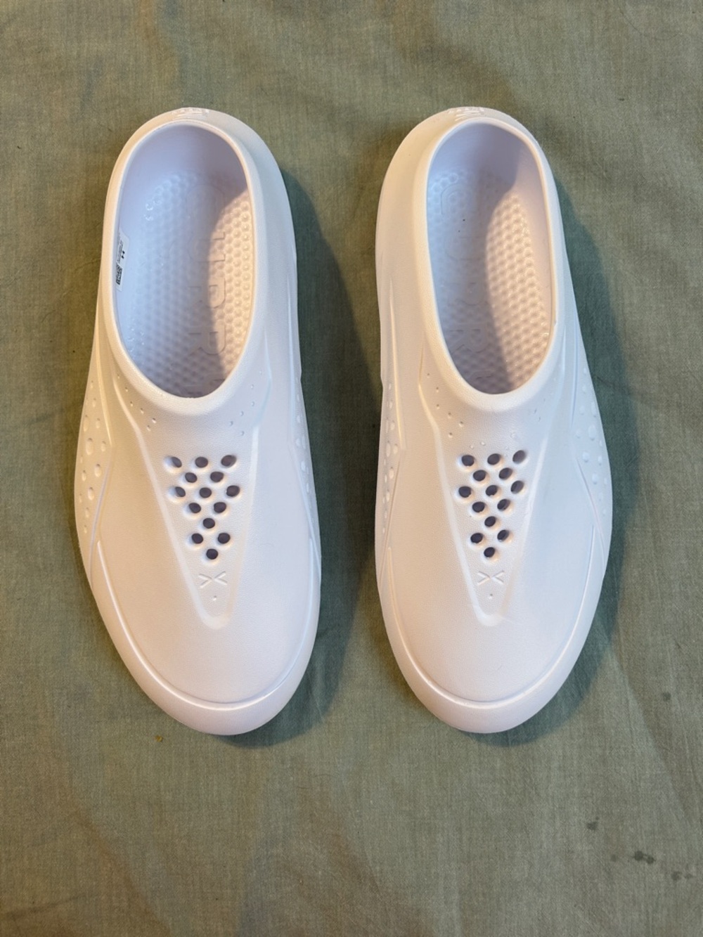 Under Armour Curry White Slip-On Water-Friendly Shoes - Picture 2 of 6